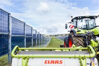 Kopie von Claas Traktor im Solarpark_L